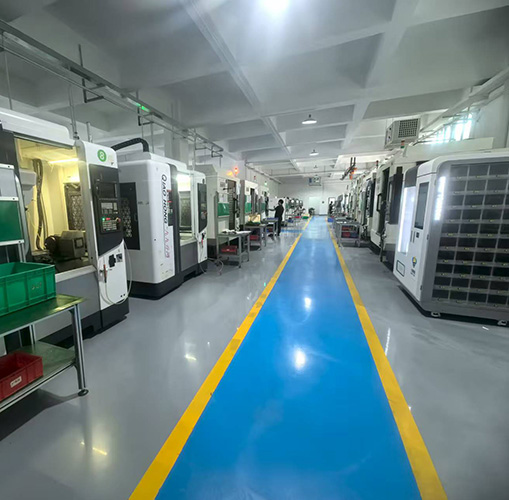 CNC machining equipment line in Xinchuangmeng workshop
